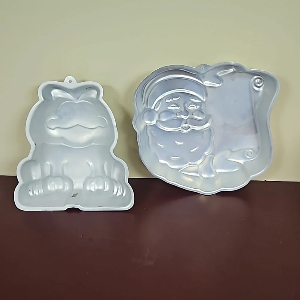 2 Vintage Wilton Cake Pans Garfield, Santa with List VGUC